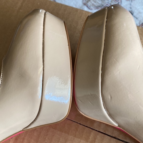 Signature Sole By Shoe Dazzle, Beige Chanelle Stillettos With Pink Soles - Picture 5 of 8